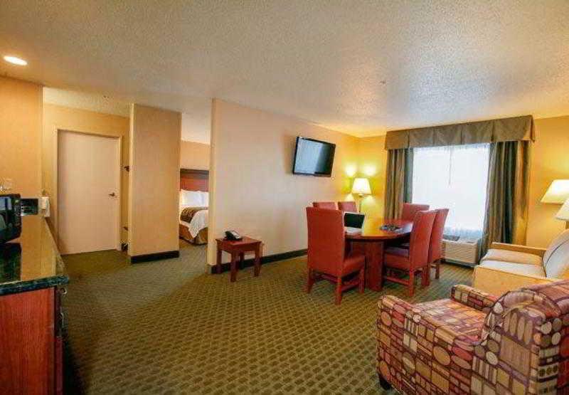 Fairfield Inn & Suites Detroit Livonia Room photo